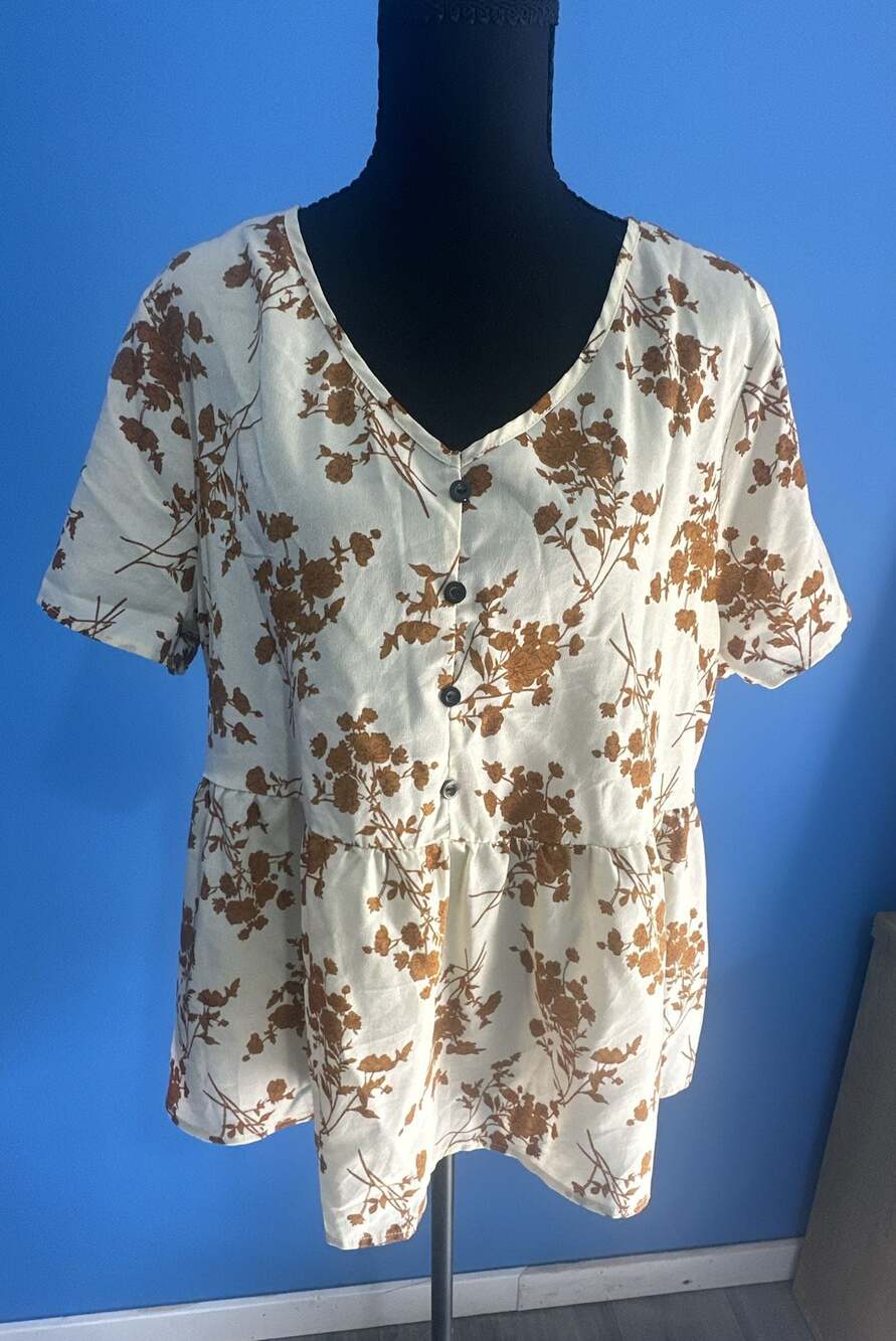 Shein Curve Plus Size Split Neck Button Front Floral Print Tiered Peplum Blouse